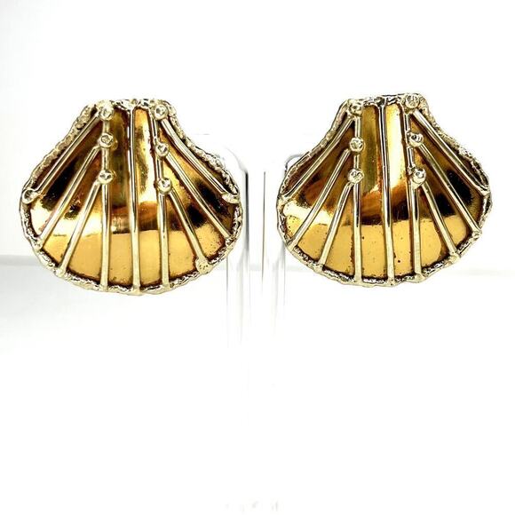 Vintage Made in Mexico Seashell Clam Shell Earrings Gold Metal Studs Post - Picture 1 of 7